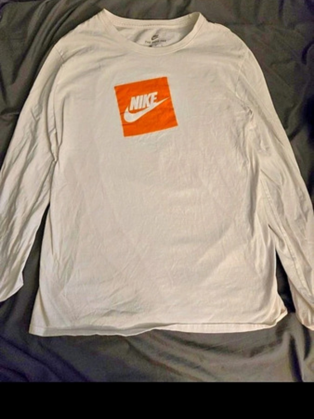 Nike Long Sleeve Graphic Tee in Gray Like New